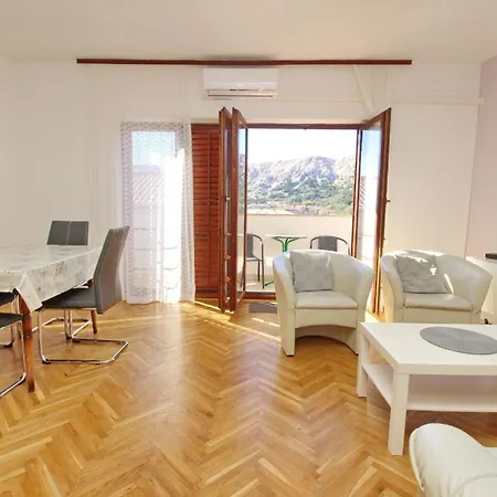 In Mit Eigenem Balkon