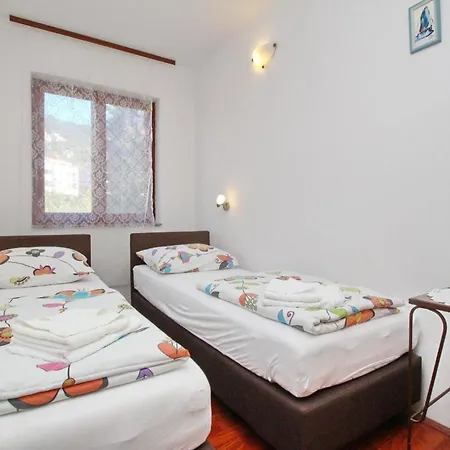Apartment In Mit Eigenem Balkon Baska (Krk)