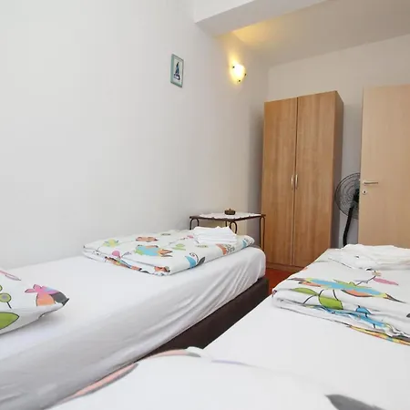 Apartment In Mit Eigenem Balkon Baska (Krk)