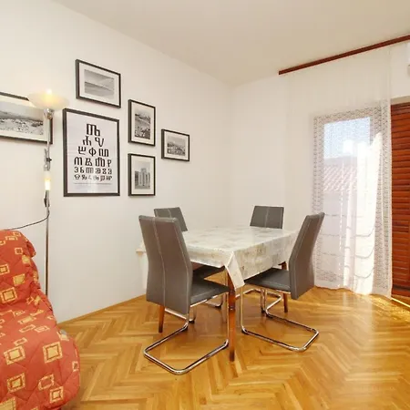 Apartment In Mit Eigenem Balkon