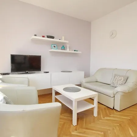 Apartment In Mit Eigenem Balkon Baska (Krk)